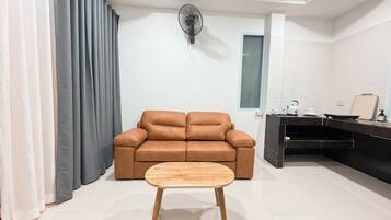 Superior Suite, Resort View | Living area