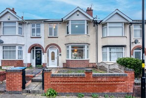 Exterior - Cosy 3BR Home in the heart of Coventry - 1GBWiFi (Coventry)