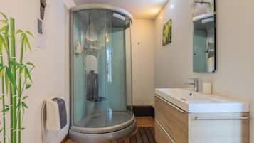 Appartement, 2 chambres, vue cour intérieure | Salle de bain
