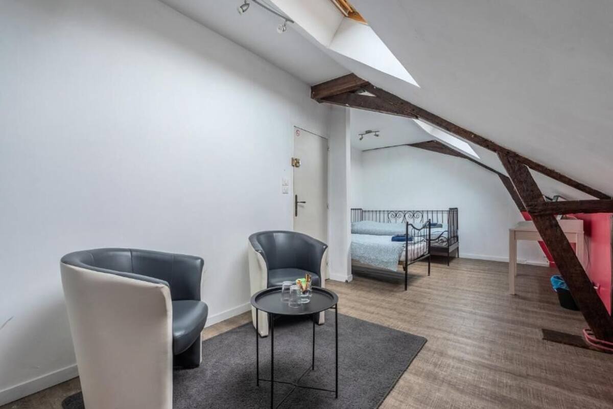 Twin Room, 2 Single Beds | Free WiFi