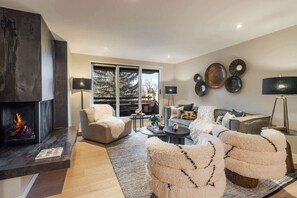 Interior - New Riverfront 3BR, 2BA Walk Everywhere! (Aspen)