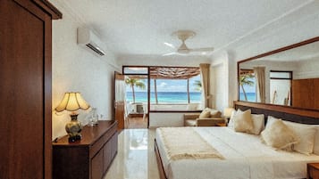 Phòng đôi Deluxe, quang cảnh biển | Khu vực làm việc phù hợp cho laptop