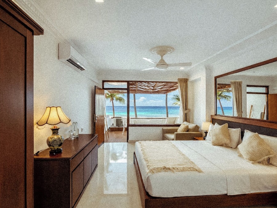 Quarto casal luxo, vista para o oceano | Espaço de trabalho para notebook, quartos à prova de som