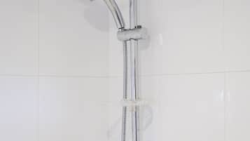 Håndklær, såpe, sjampo og toalettpapir