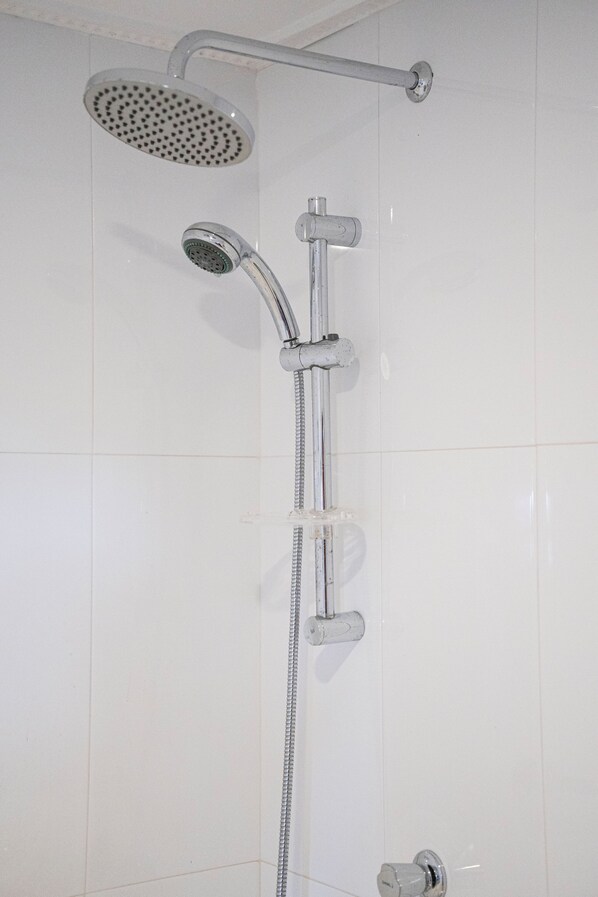 Towels, soap, shampoo, toilet paper - Beach House Goviyapana (Matara Road, Goiyapana,)