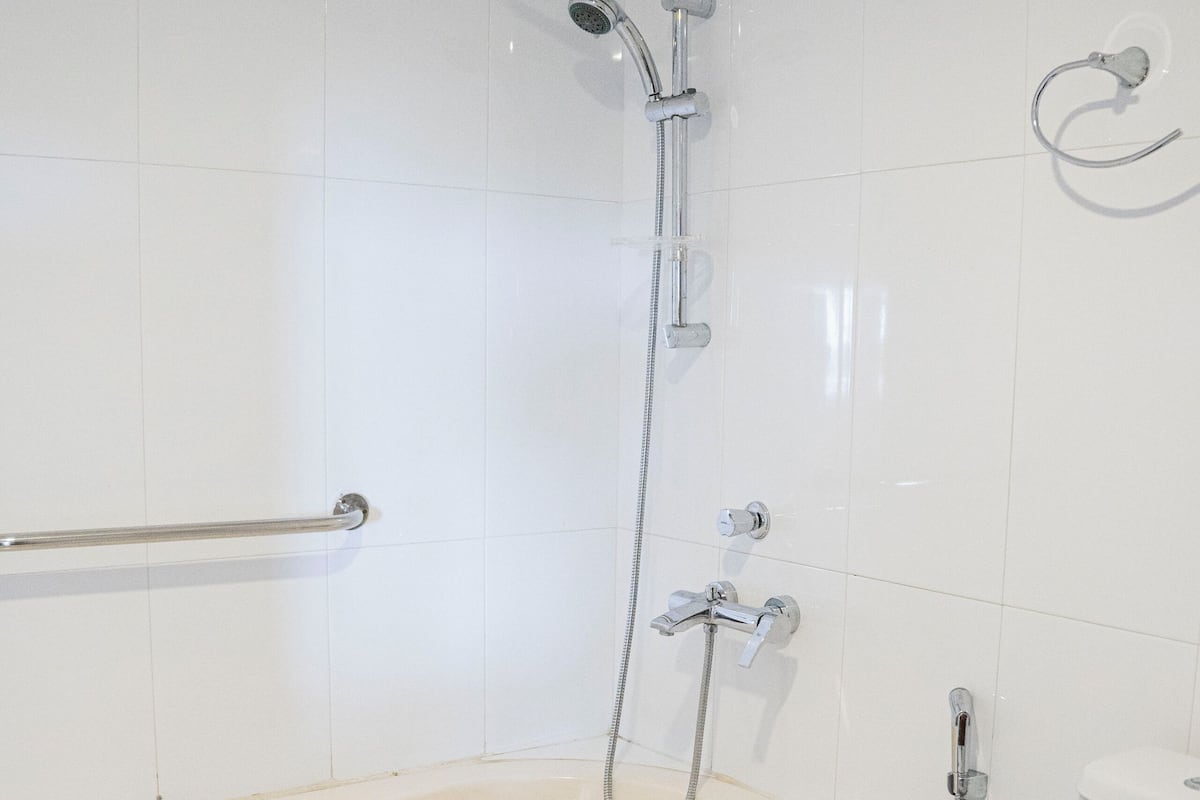 Towels, soap, shampoo, toilet paper