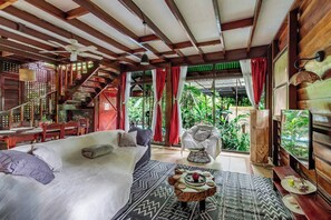 Villa, 2 chambres, piscine privée, vue jardin | Coin séjour