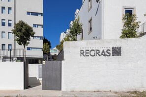 Exterior detail - Regras Apartments & Garden B11 by Benefit Collection (Porto)
