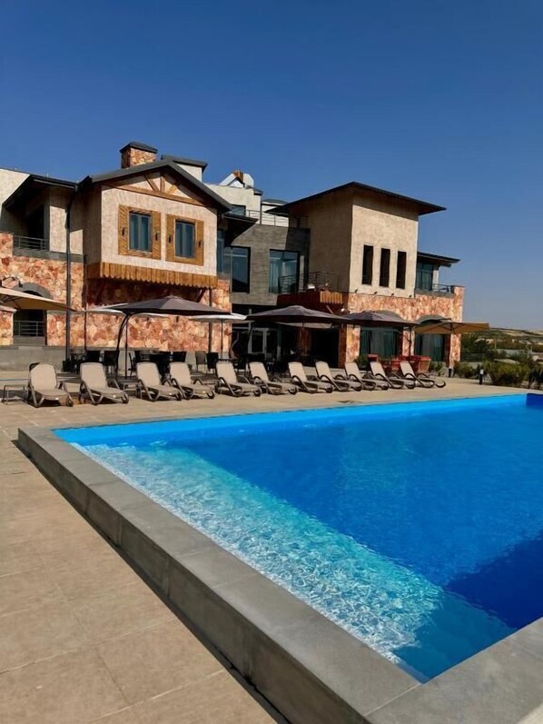 Outdoor pool - Sona Boutique Resort (Bazmaghbyur)