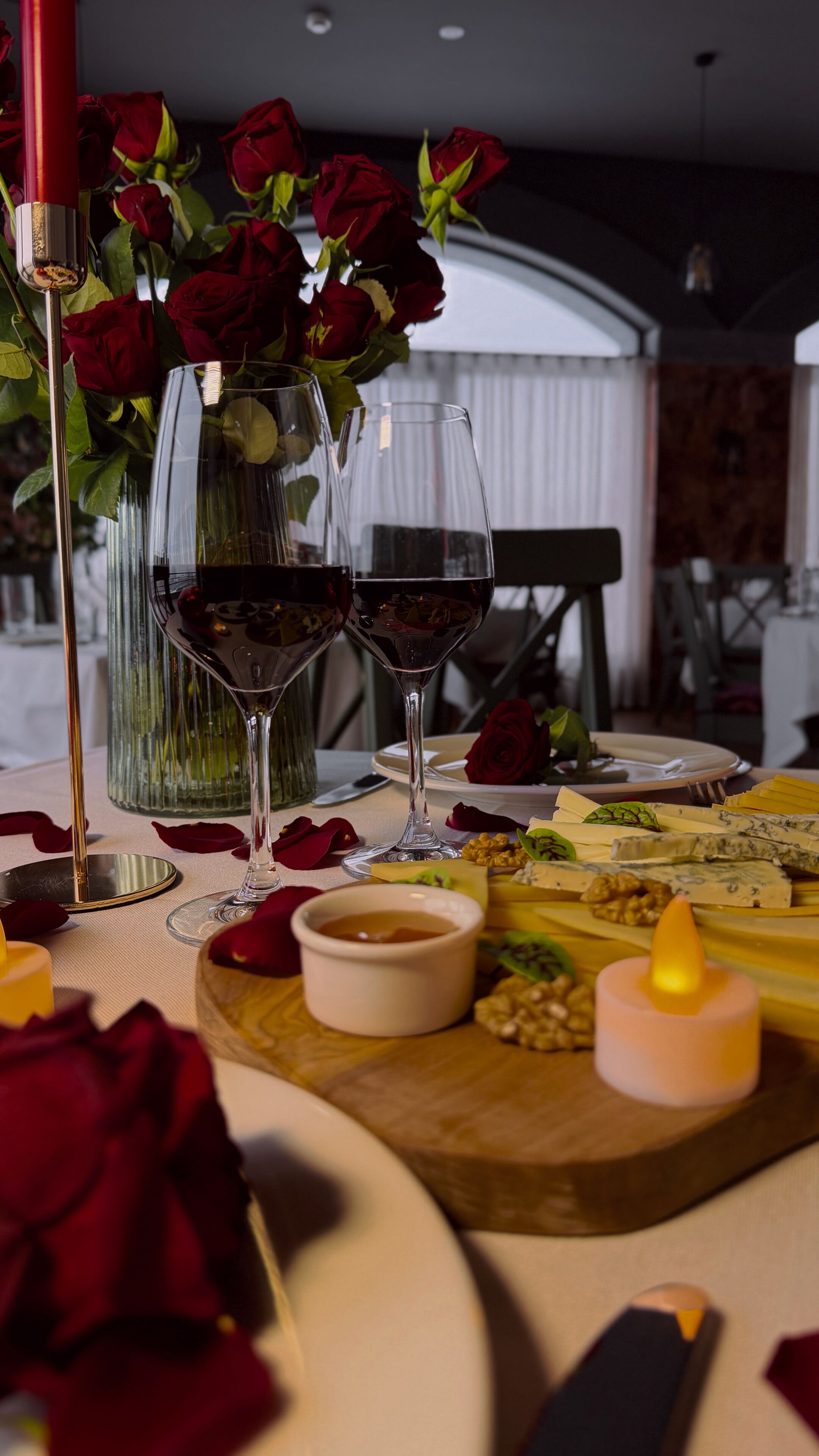 3 restaurants, breakfast, lunch, dinner served; Mediterranean cuisine