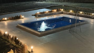 Hồ bơi ngoài trời