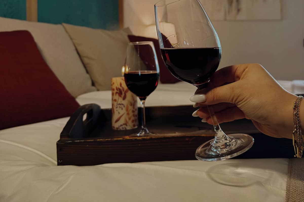 Superior suite | Hypoallergeen beddengoed, een kluis op de kamer, individueel gedecoreerd