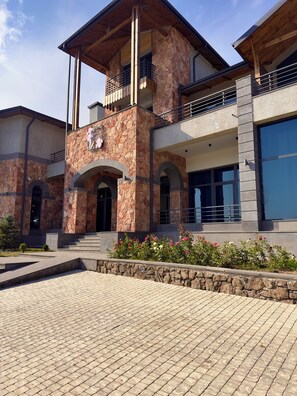 Front of property - Sona Boutique Resort (Bazmaghbyur)