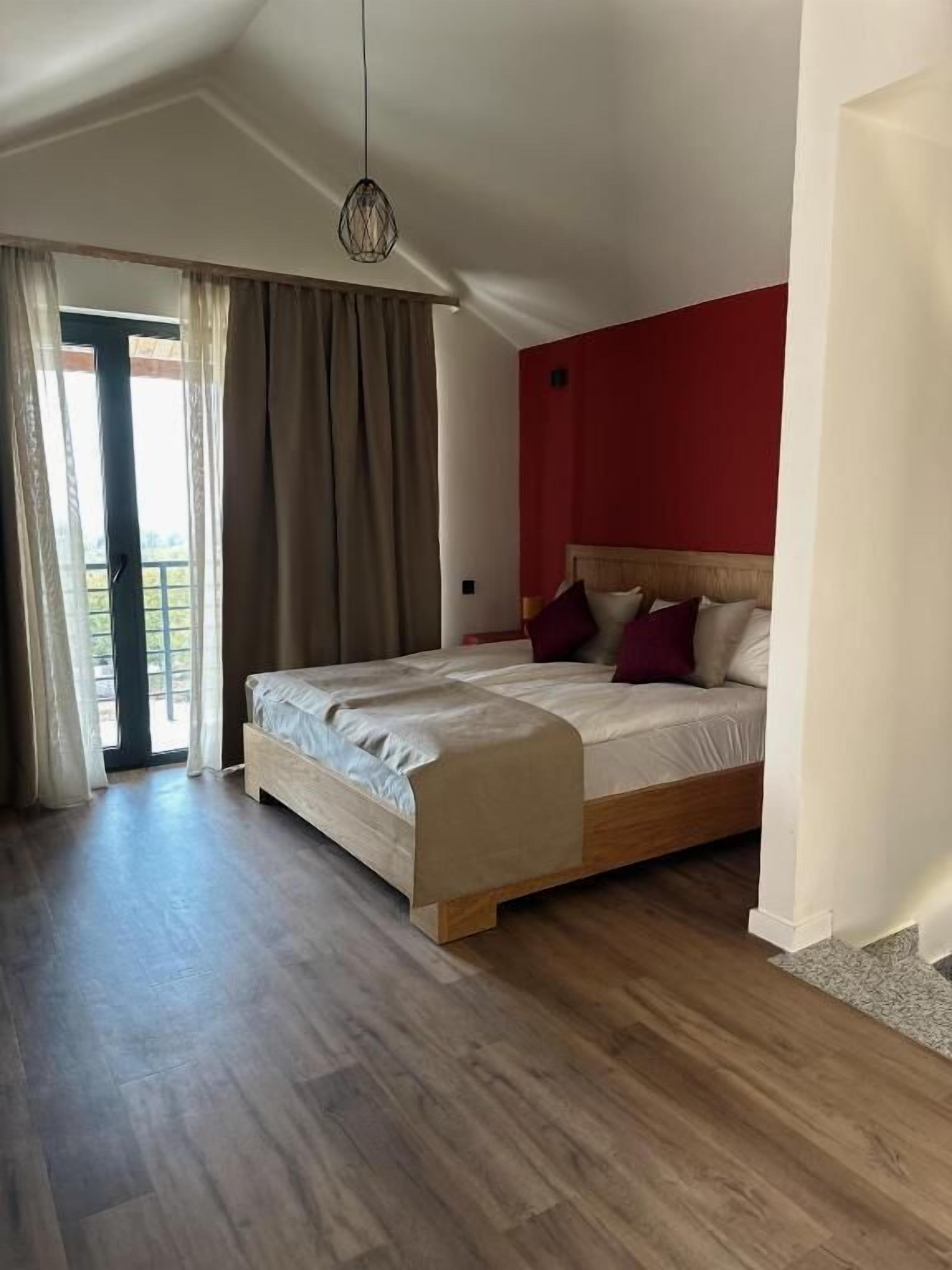 Deluxe Suite | Free WiFi