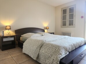 3 chambres, fer et planche à repasser, accès à Internet, literie fournie
