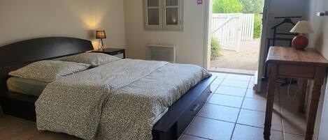 3 bedrooms, iron/ironing board, Internet, bed sheets