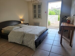 3 chambres, fer et planche à repasser, accès à Internet, literie fournie