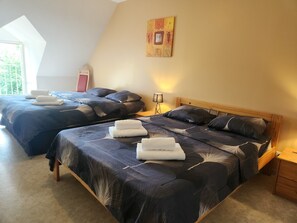 3 chambres, fer et planche à repasser, accès à Internet, literie fournie