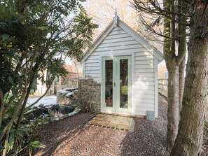 Exterior - Shades Farm Summerhouse (Swindon)
