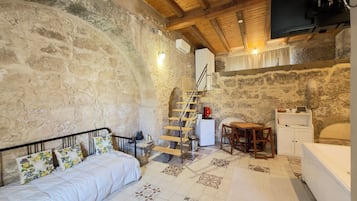 Deluxe Apartment, Hill View | Blackout curtains, iron/ironing board, free WiFi