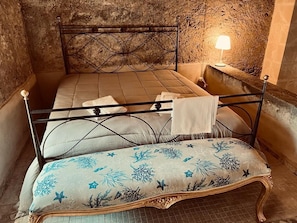 Apartamento Deluxe, vistas a la colina | Cortinas opacas, tabla de planchar con plancha, wifi gratis