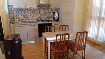 Classic Room, Hill View | Private kitchen | Highchair