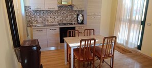 Classic-Zimmer, Hügelblick | Eigene Küche