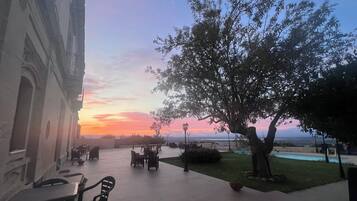 Tempat makan outdoor