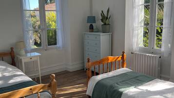 3 chambres, lit parapluie, Wi-Fi gratuit, draps fournis