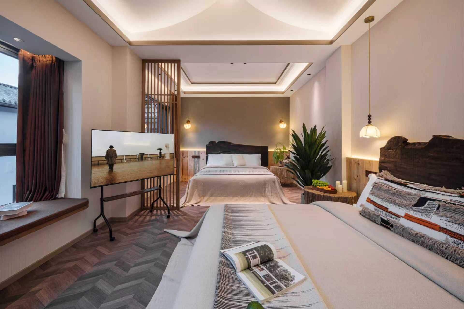 Deluxe Twin kamer, privébadkamer, uitzicht op bergen | Een kluis op de kamer, een bureau, een laptopwerkplek