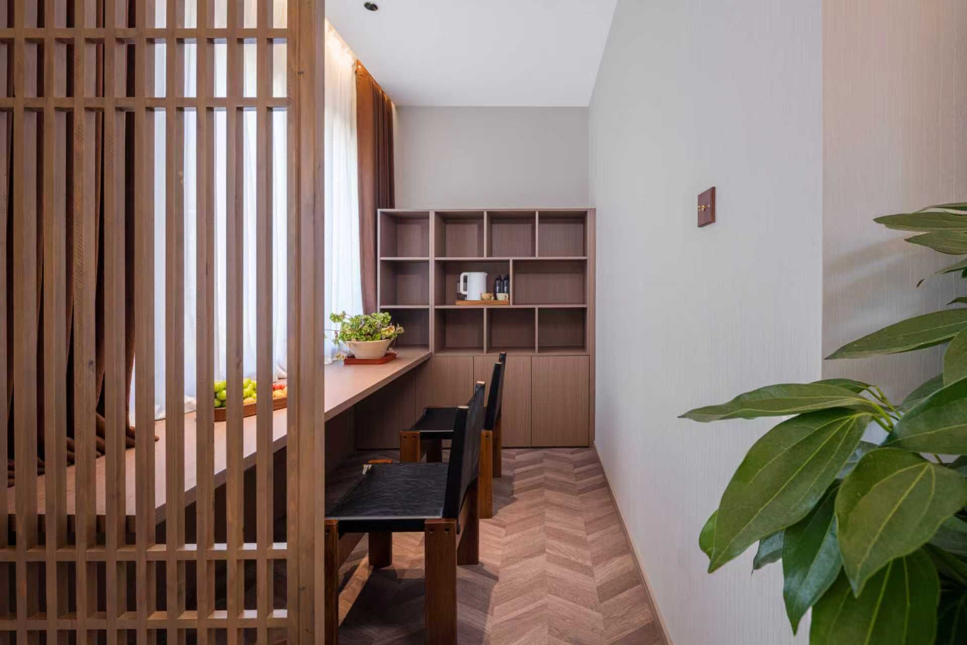 Deluxe Double Room, Private Bathroom, Mountain View | Interior