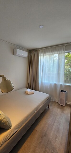 3 slaapkamers, een bureau, een strijkplank/strijkijzer, gratis wifi
