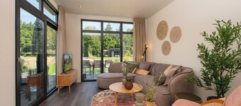Luxury Cannenburch Deluxe with Hot Tub & Sauna. Enjoy a hot tub, cozy outdoor space, and fully equipped kitchen.
