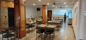 Dining - Hotel Edge Inn Jail Road Near Railway Ju (Raipur)