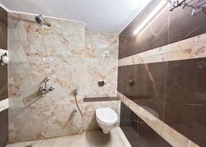 Deluxe Room | Bathroom | Shower, free toiletries, towels, soap - Hotel Edge Inn Jail Road Near Railway Ju (Raipur)