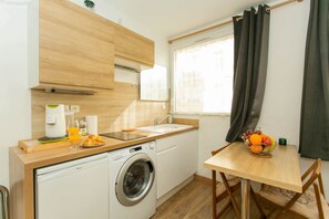 Fridge, microwave, stovetop, coffee/tea maker