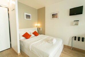 1 Schlafzimmer, Schreibtisch, Bügeleisen/Bügelbrett, Reisekinderbett