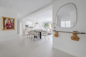 Dining - Bright and spacious in Chamberí (Madrid)