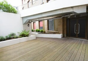 Property grounds - Modern Student Studio at Heart of New Cross, London (Greater London)