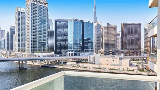 Property grounds - Luxury 1BHK with Stunning Canal View Business Bay (Dubai)