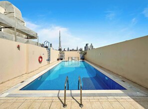 Pool - Luxury 1BHK with Stunning Canal View Business Bay (Dubai)