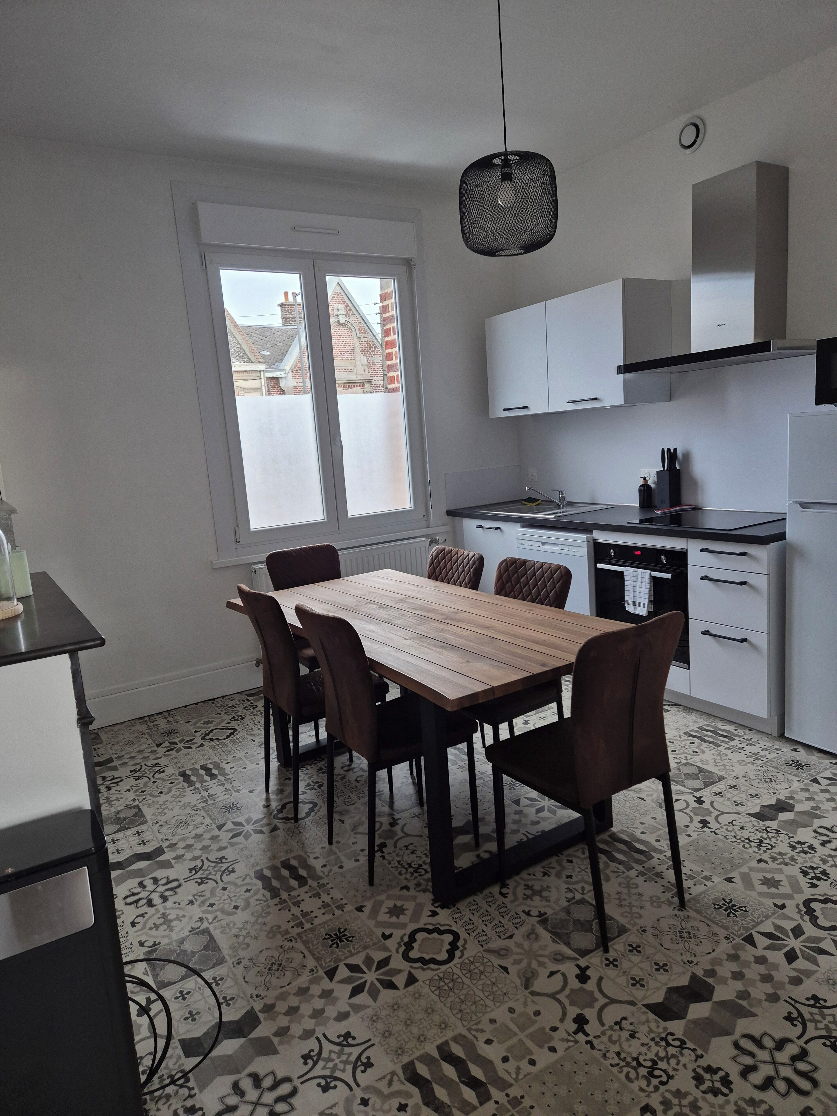 Micro-ondes, four, plaque de cuisson, lave-vaisselle