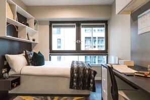 1 bedroom, WiFi - Students Only Premium Silver Studio near Old Street, Central London (Greater London)