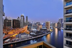 Property grounds - 2BHK Canal View Stay-Business Bay (Dubai)