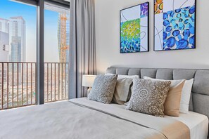 1 bedroom, iron/ironing board, WiFi, bed sheets - Luxury 1BR in Central Business Bay (Dubai)
