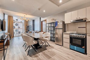Fridge, microwave, oven, stovetop - Millennium Heights 1 (Dubai)