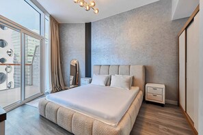 8 bedrooms, iron/ironing board, WiFi, bed sheets - Millennium Heights 1 (Dubai)