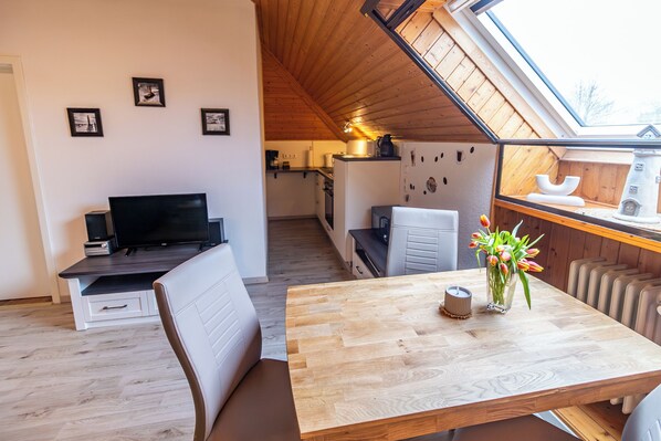 Dining - Klara vacation apartment in Greetsiel - quiet and in the middle of it all (Greetsiel)