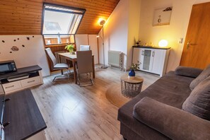 TV - Klara vacation apartment in Greetsiel - quiet and in the middle of it all (Greetsiel)