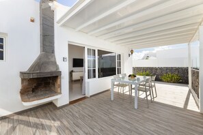 Outdoor dining - Casa Alegranza 1A (2) by Escape Home (Puerto del Carmen)